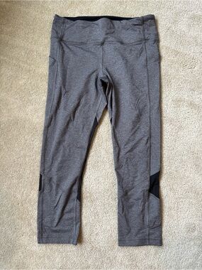 Women’s Lululemon Gray Performance Active Cropped Leggings Size 8